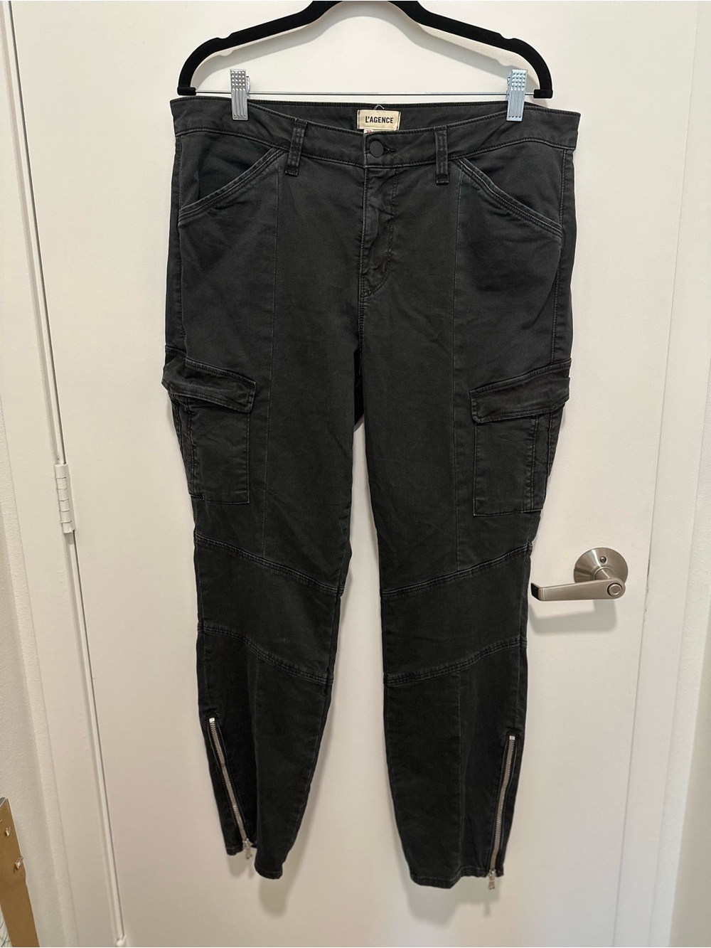 GUC L'AGENCE Montgomery Skinny Cargo Pants Ankle Zip Charcoal Black 32 $245 MSRP - Picture 2 of 6